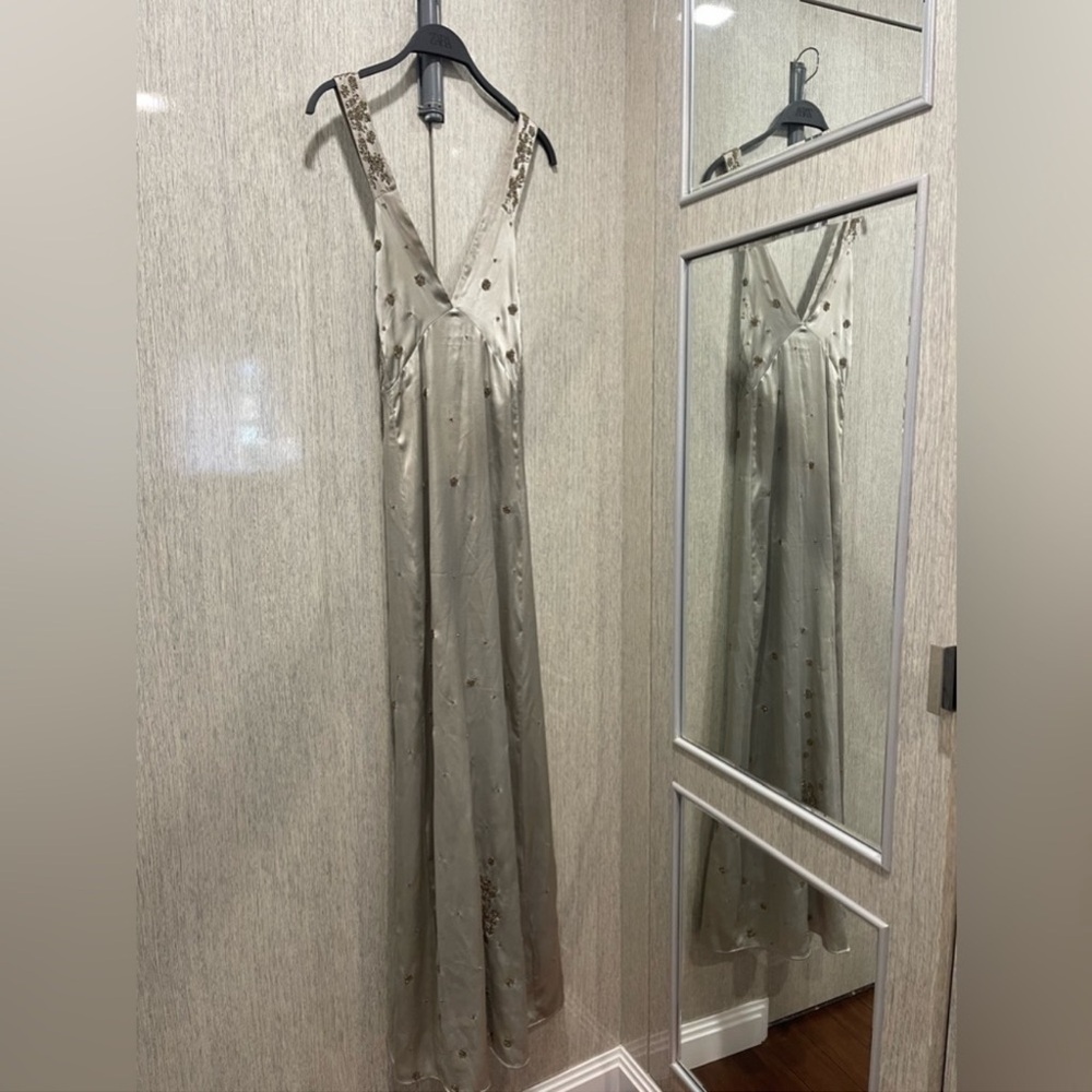 Elegant Cream Sleeveless Dress